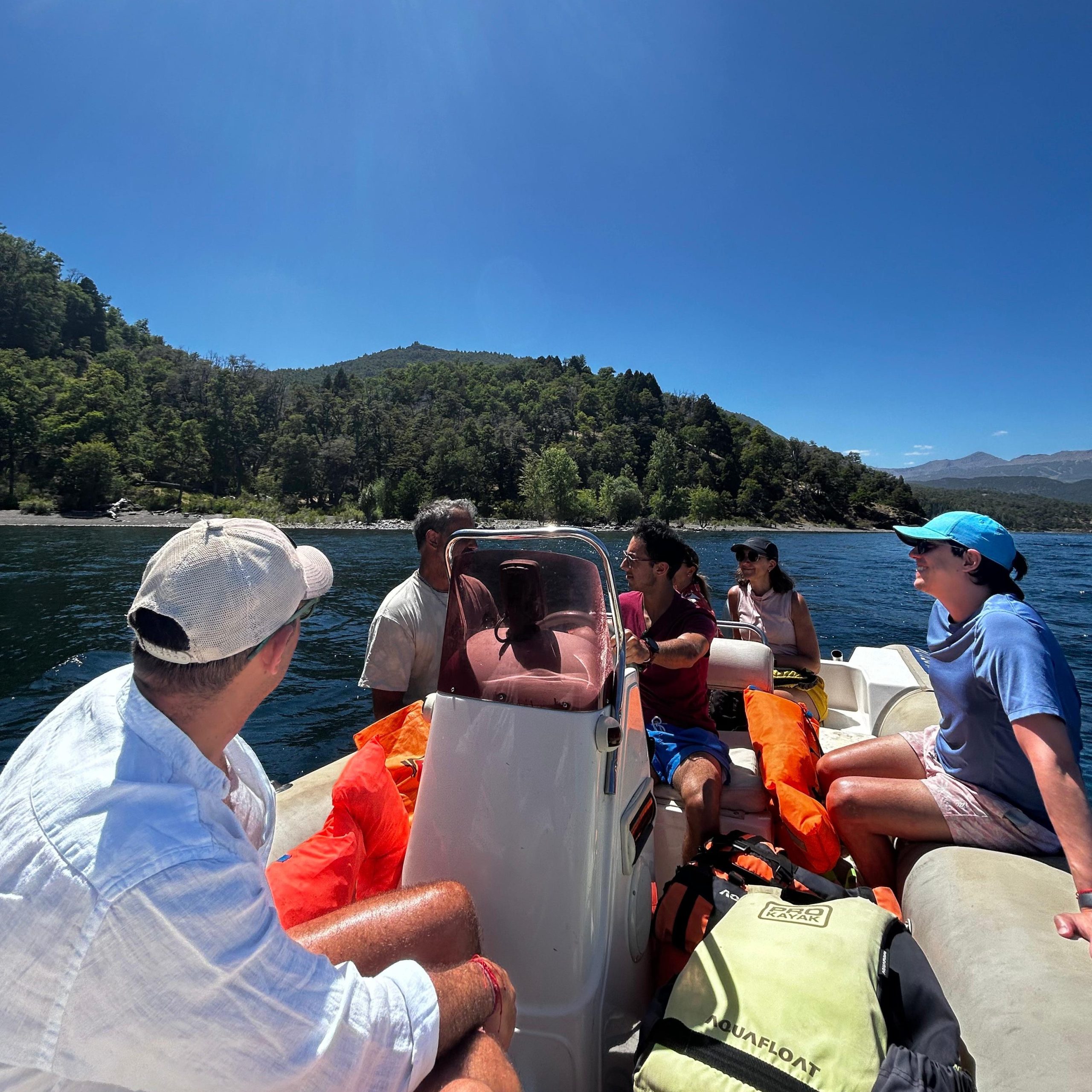 Salidas lacustres en San Martín de los Andes Lancha privada Lago Lácar